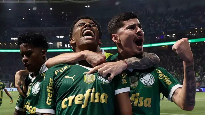 Palmeiras-venceu-o-Botafogo-SP-mas-deixou-o-campo-reclamando-do-VAR-Cesar-Greco-Ag.-Palmeiras-1536x864